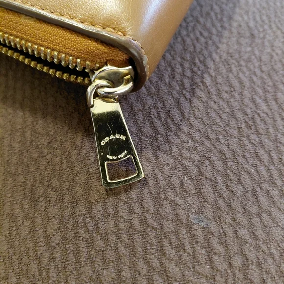 Coach Brown Leather Zip Around Wallet - Picture 8 of 9